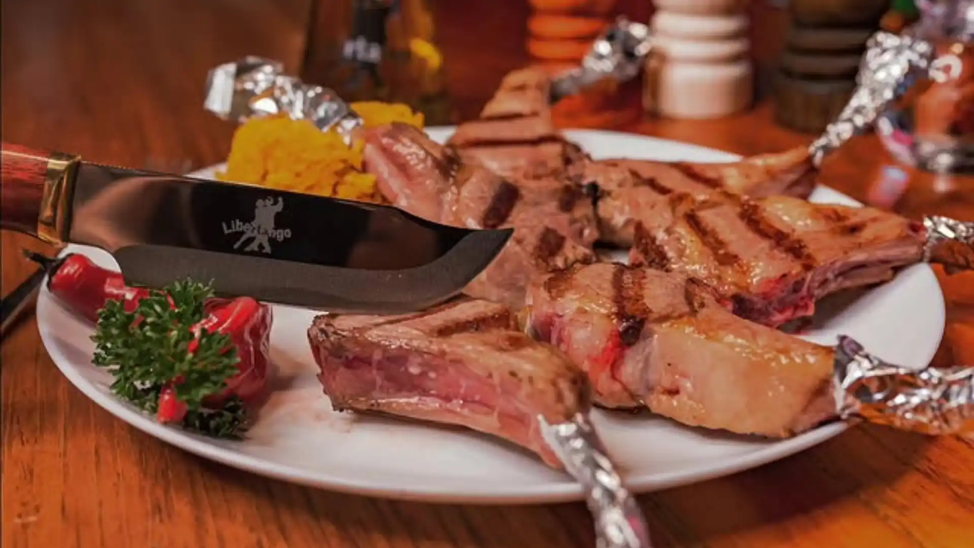 Carnes nobres na parrilla do Restaurante Libertango em Campos do Jordão